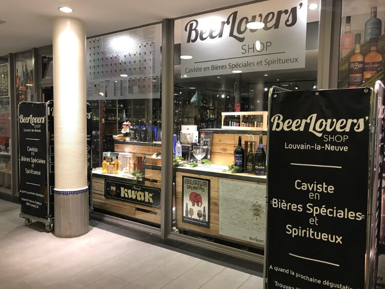 Beer Lovers Shop Outside